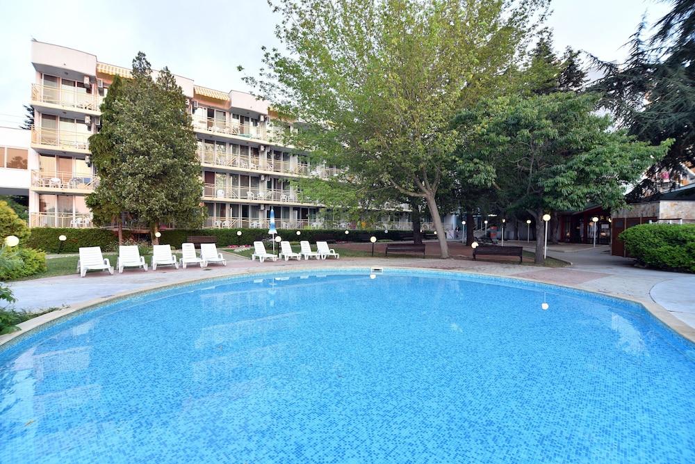 Hotel Malibu Албена Экстерьер фото